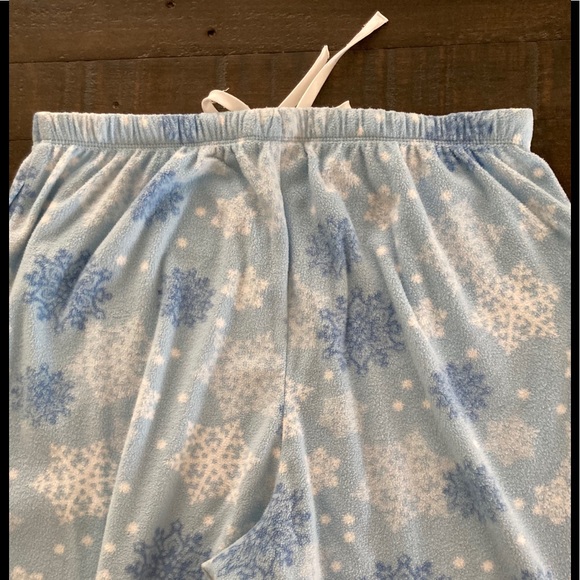 Blue snowflake fleece pajama pants - Picture 6 of 7
